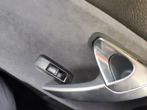 Foto de MANETA INTERIOR TRASERA IZQUIERDA NISSAN PRIMERA BERLINA (P12) 1.9 16V Turbodiesel CAT (120 CV / 88 KW) referencia 82671AV600
