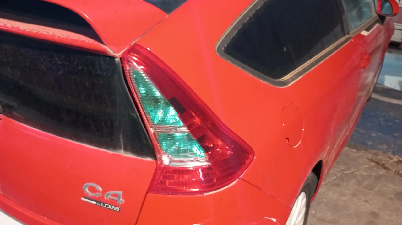 Foto de PILOTO TRASERO DERECHO CITROEN C4 COUPE 1.6 HDi CAT (9HY / DV6TED4) (109 CV / 80 KW) referencia 9646801677