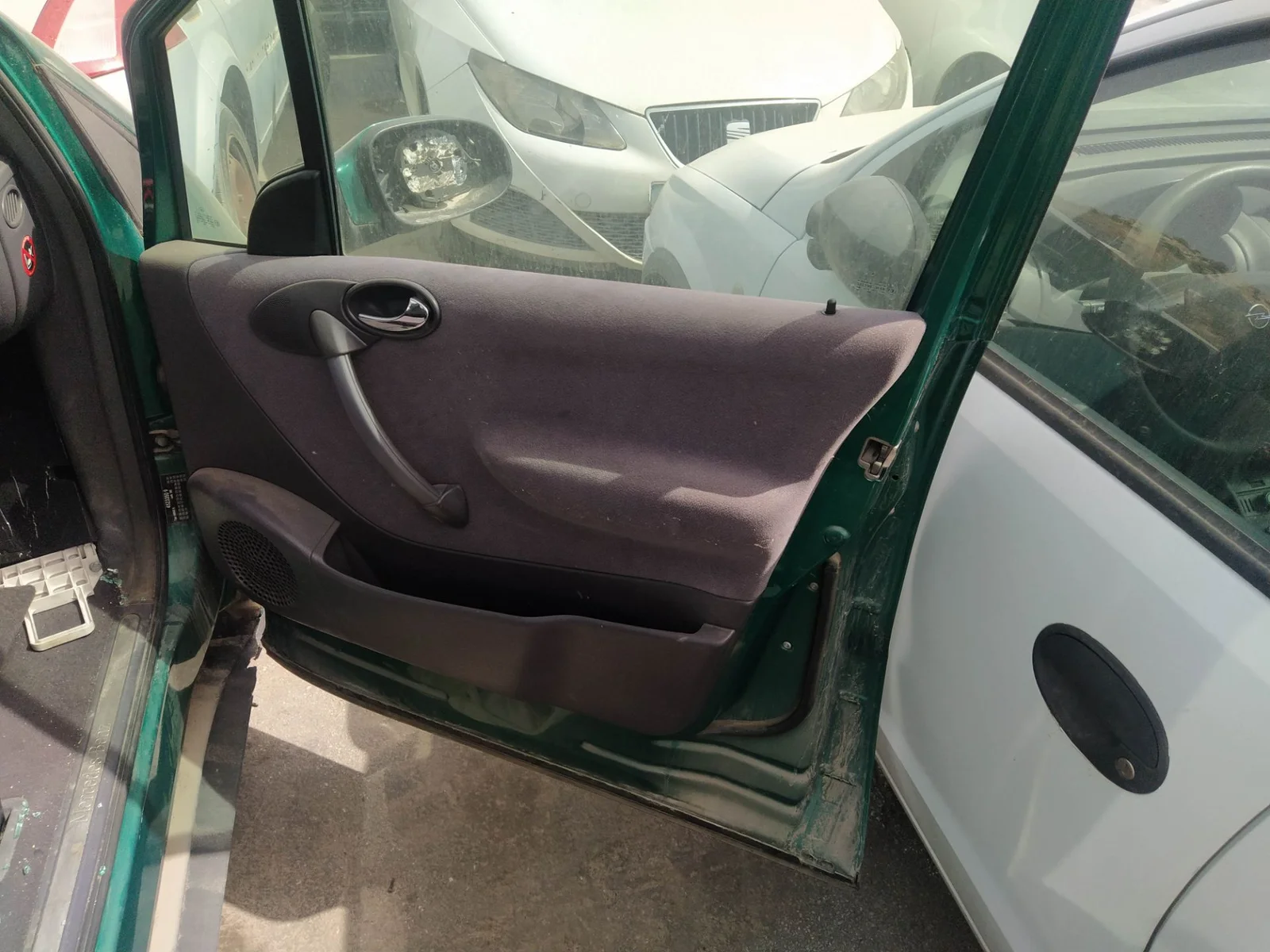 Foto de RETENEDOR PUERTA MERCEDES-BENZ CLASE A (BM 168) 1.9 CAT (125 CV / 92 KW) referencia A1687200116