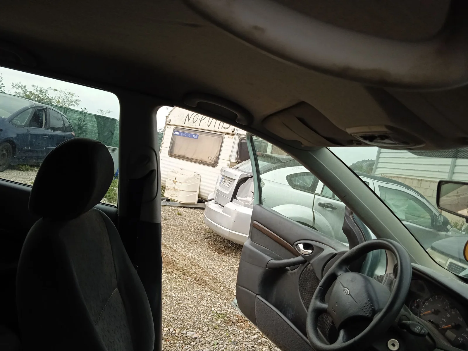 Foto de ASIDERO TECHO DELANTERO IZQUIERDO FORD FOCUS FAMILIAR (CAK) 1.8 TDDI Turbodiesel CAT (90 CV / 66 KW)