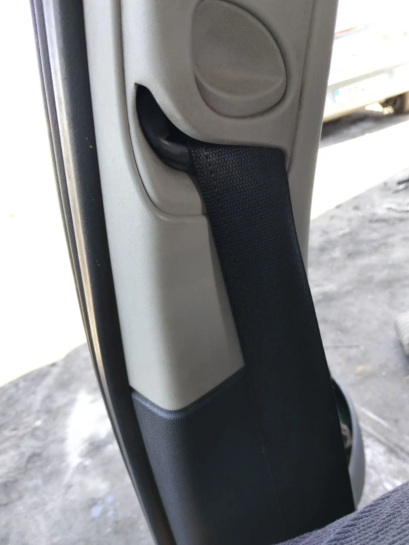 Foto de CINTURON SEGURIDAD DELANTERO DERECHO OPEL CORSA C 1.2 16V CAT (Z 12 XE / LW4) (75 CV / 55 KW)