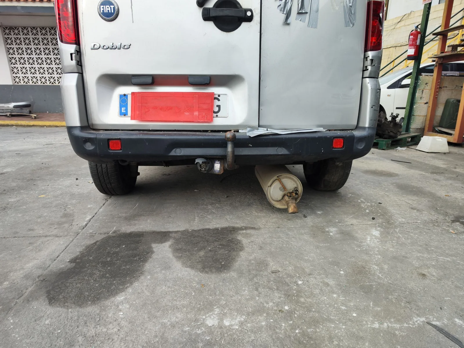 Foto de PARAGOLPES TRASERO FIAT I DOBLÒ (119) 1.9 JTD CAT (105 CV / 77 KW)