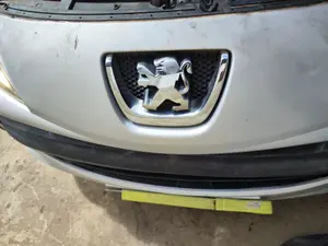 Foto de REFUERZO PARAGOLPES DELANTERO PEUGEOT 207 1.6 16V HDi (90 CV / 66 KW)