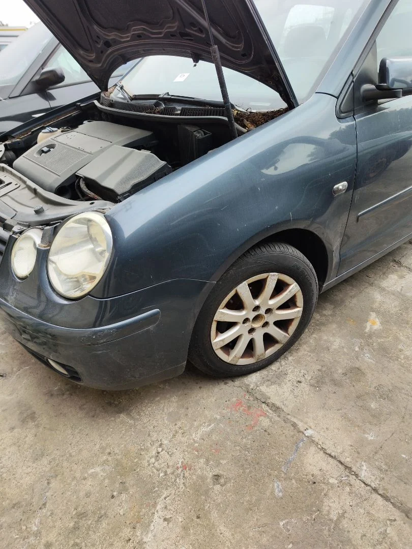Foto de ALETA DELANTERA IZQUIERDA VOLKSWAGEN POLO IV (9N1) 1.4 16V (75 CV / 55 KW) referencia 6Q0821105D