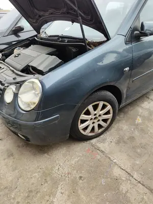 Foto de ALETA DELANTERA IZQUIERDA VOLKSWAGEN POLO IV (9N1) 1.4 16V (75 CV / 55 KW) referencia 6Q0821105D