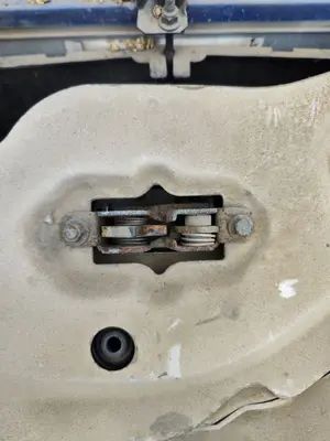 Foto de CERRADURA CAPO JAGUAR X-TYPE 2.1 V6 24V CAT (156 CV / 115 KW)