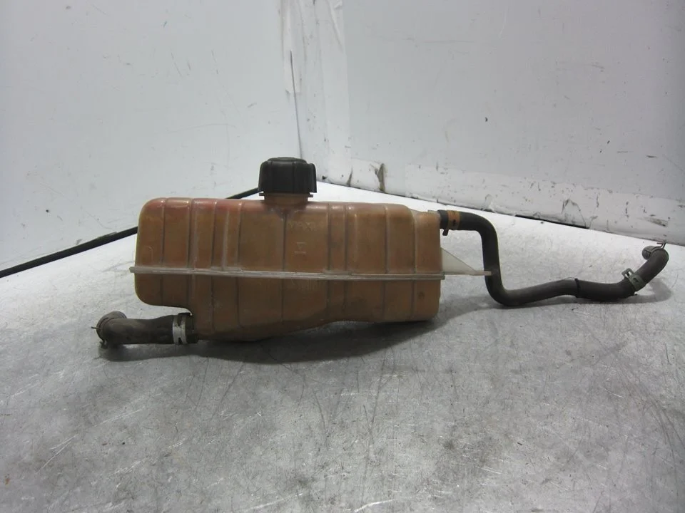 Foto de DEPOSITO EXPANSION RENAULT CLIO III 1.5 dCi Diesel (68 CV / 50 KW) referencia 7701477290