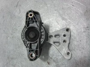 Foto de SOPORTE MOTOR DERECHO PEUGEOT 208 1.2 12V e-VTi / PureTech (81 CV / 60 KW) referencia 9676771080 foto 3