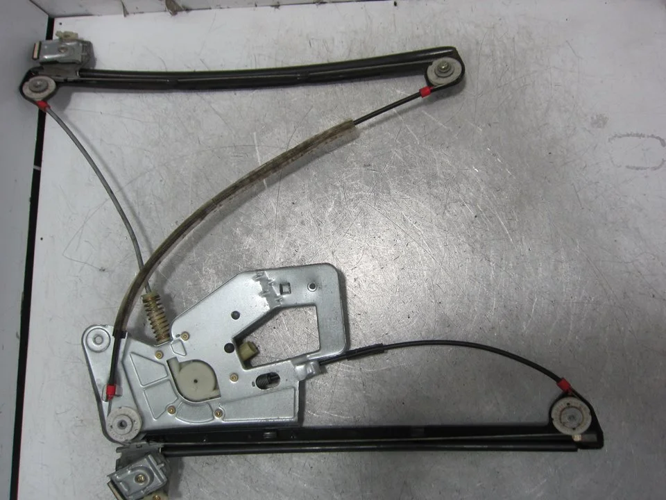 Foto de ELEVALUNAS DELANTERO DERECHO BMW SERIE 5 BERLINA (E39) 3.0 24V Turbodiesel CAT (184 CV / 135 KW) referencia 8252392