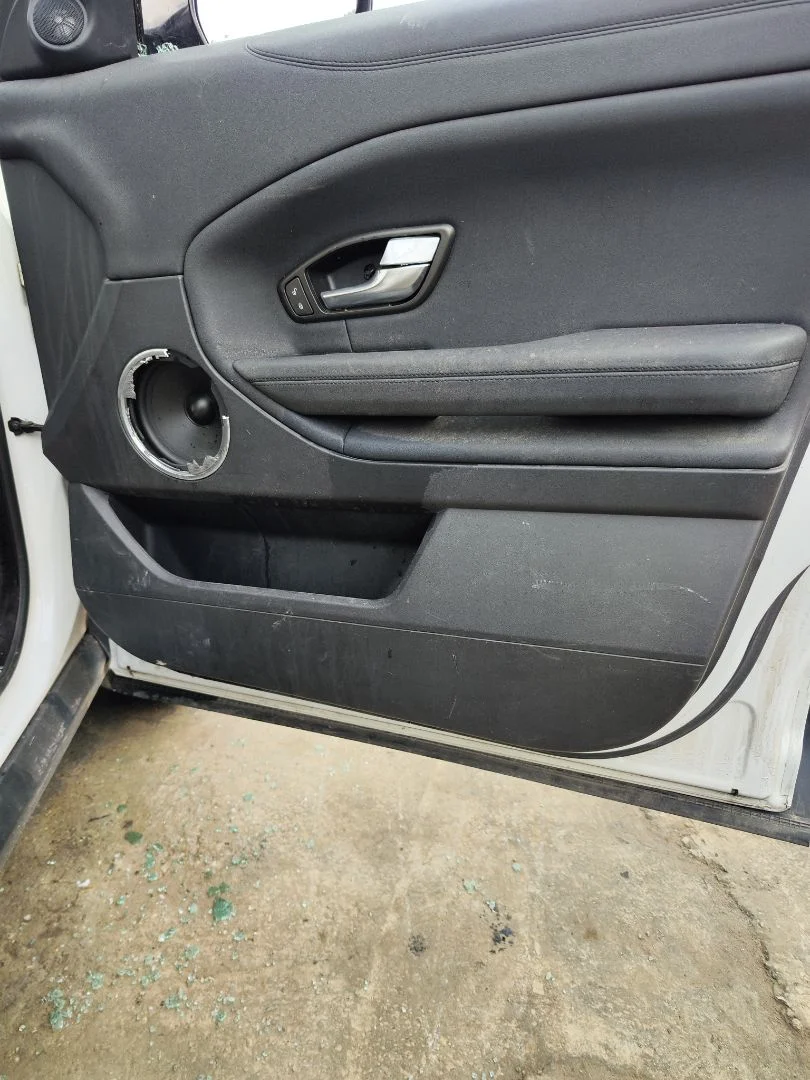 Foto de GUARNECIDO PUERTA DELANTERA DERECHA LAND ROVER RANGE ROVER EVOQUE 2.0 Td4 CAT (150 CV / 110 KW)