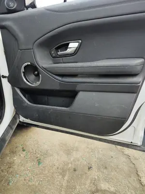 Foto de GUARNECIDO PUERTA DELANTERA DERECHA LAND ROVER RANGE ROVER EVOQUE 2.0 Td4 CAT (150 CV / 110 KW)