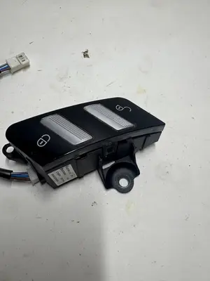 Foto de TAPA EXTERIOR COMBUSTIBLE PORSCHE CAYENNE (TIPO 92A) 4.8 V8 CAT (400 CV / 294 KW) referencia 7P5809857A foto 2