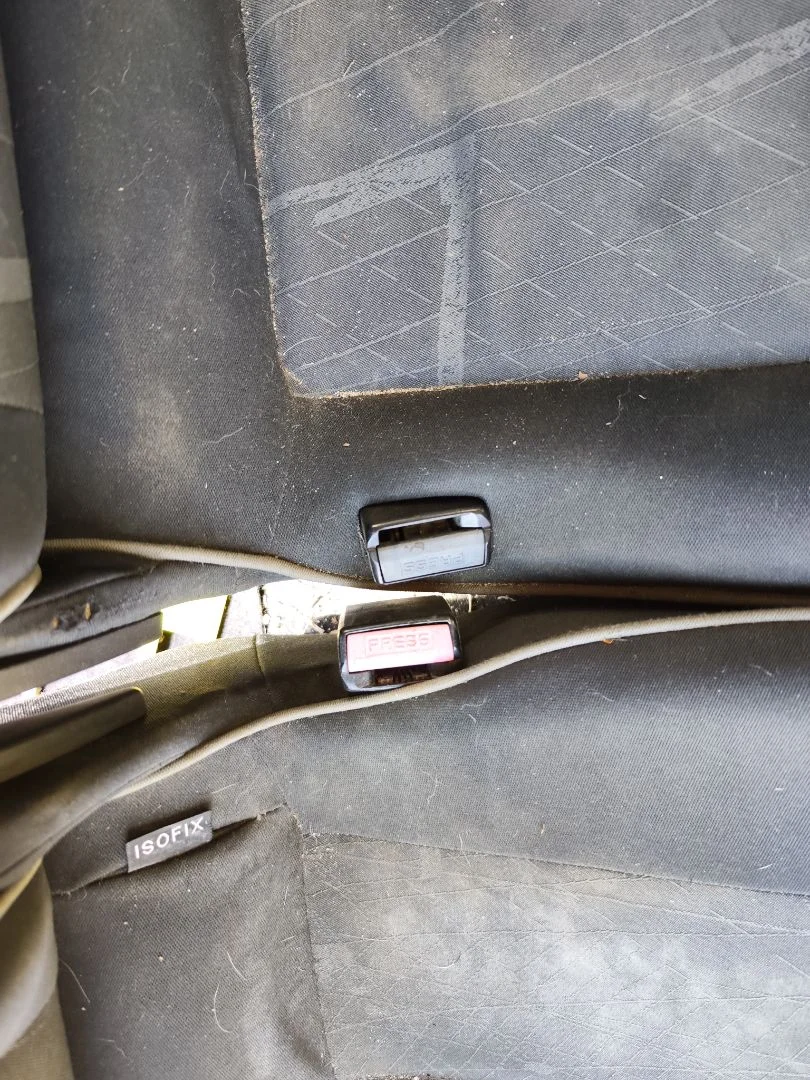 Foto de ENGANCHE CINTURON TRASERO DERECHO RENAULT SCENIC II (JM) 1.9 dCi Diesel (120 CV / 88 KW)