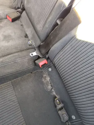 Foto de ENGANCHE CINTURON TRASERO IZQUIERDO FORD C-MAX (CB7) 1.6 TDCi CAT (116 CV / 85 KW)