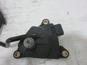 Foto de PEDAL ACELERADOR RENAULT CLIO III 1.5 dCi Diesel (68 CV / 50 KW) referencia 8200297335 foto 3
