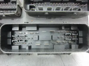 Foto de CAJA RELES / FUSIBLES OPEL CORSA D 1.2 16V CAT (Z 12 XEP / LB4) (80 CV / 59 KW) referencia 13217392 foto 6