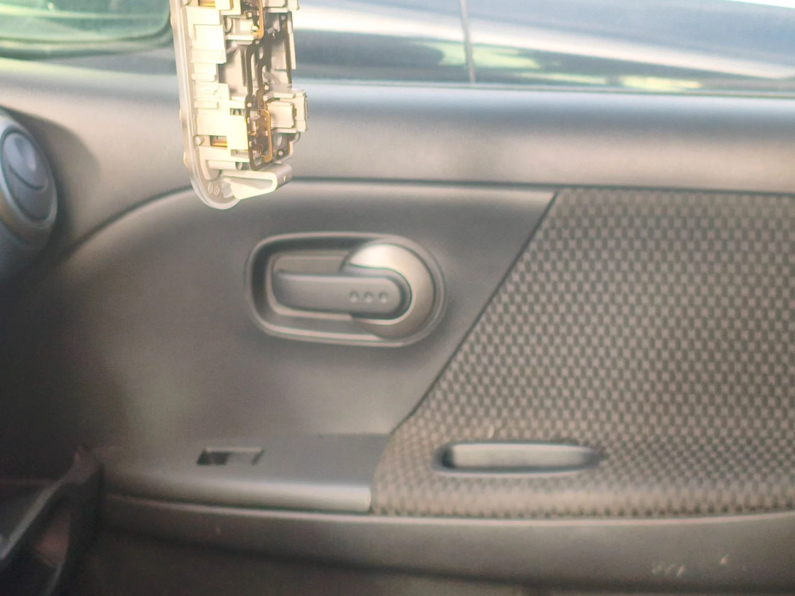Foto de MANETA INTERIOR TRASERA DERECHA NISSAN NOTE (E11E) 1.4 CAT (88 CV / 65 KW) referencia 80670AX603