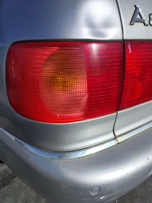 Foto de PILOTO TRASERO IZQUIERDO AUDI A8 (D2) 4.2 V8 40V (310 CV / 228 KW)