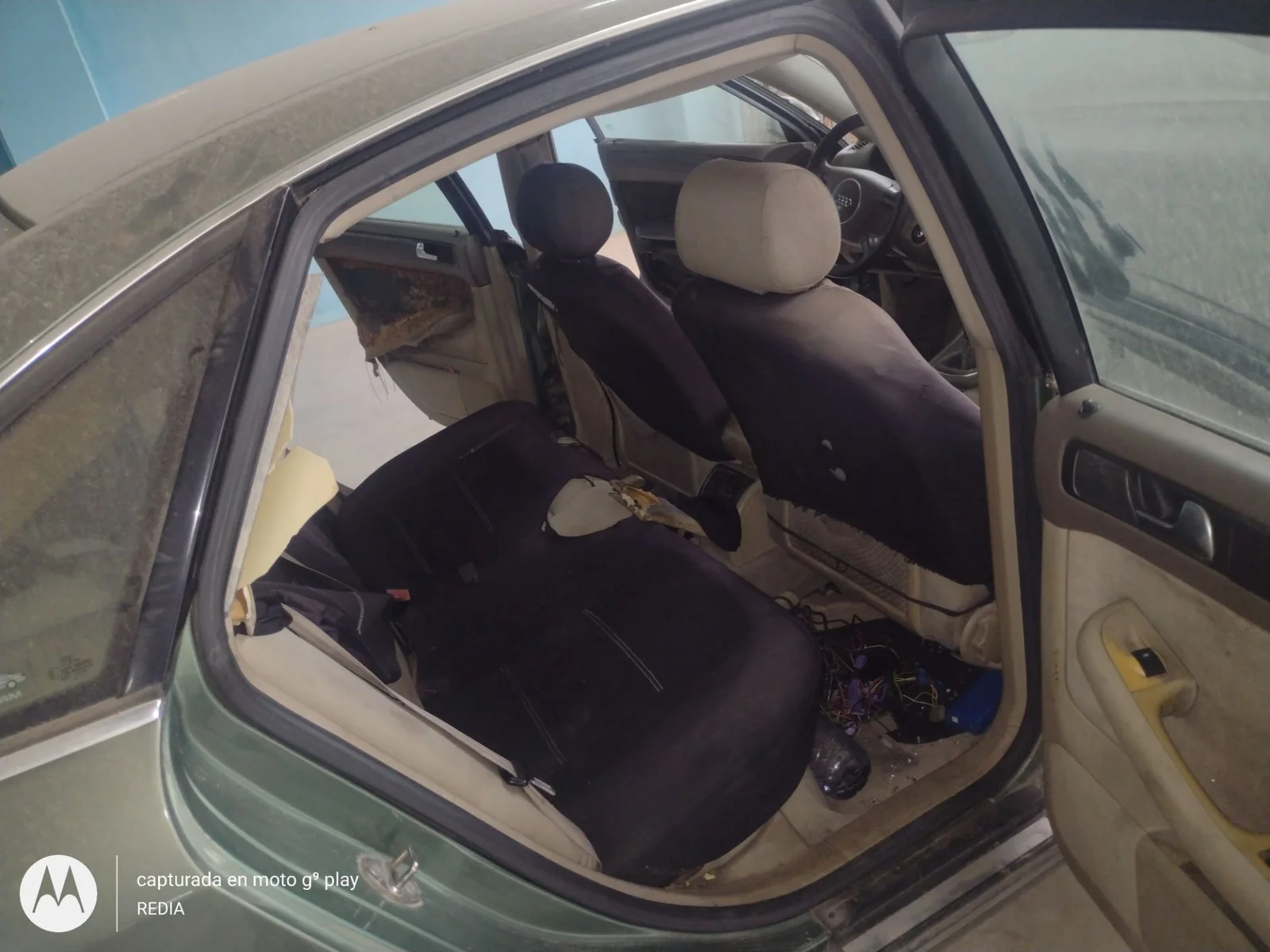 Foto de GOMAS CONTORNO PUERTA AUDI A6 BERLINA (4B2) 1.9 TDI (131 CV / 96 KW)