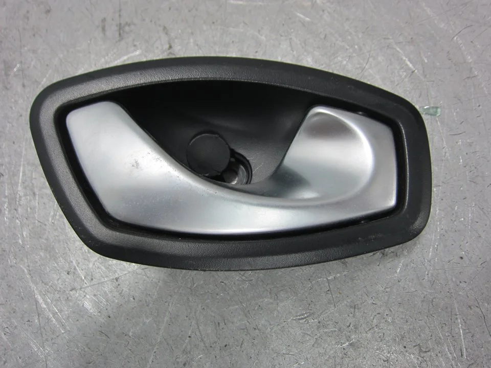 Foto de MANETA INTERIOR TRASERA DERECHA RENAULT CLIO IV GRANDTOUR 0.9 Energy (90 CV / 66 KW) referencia 826720001R