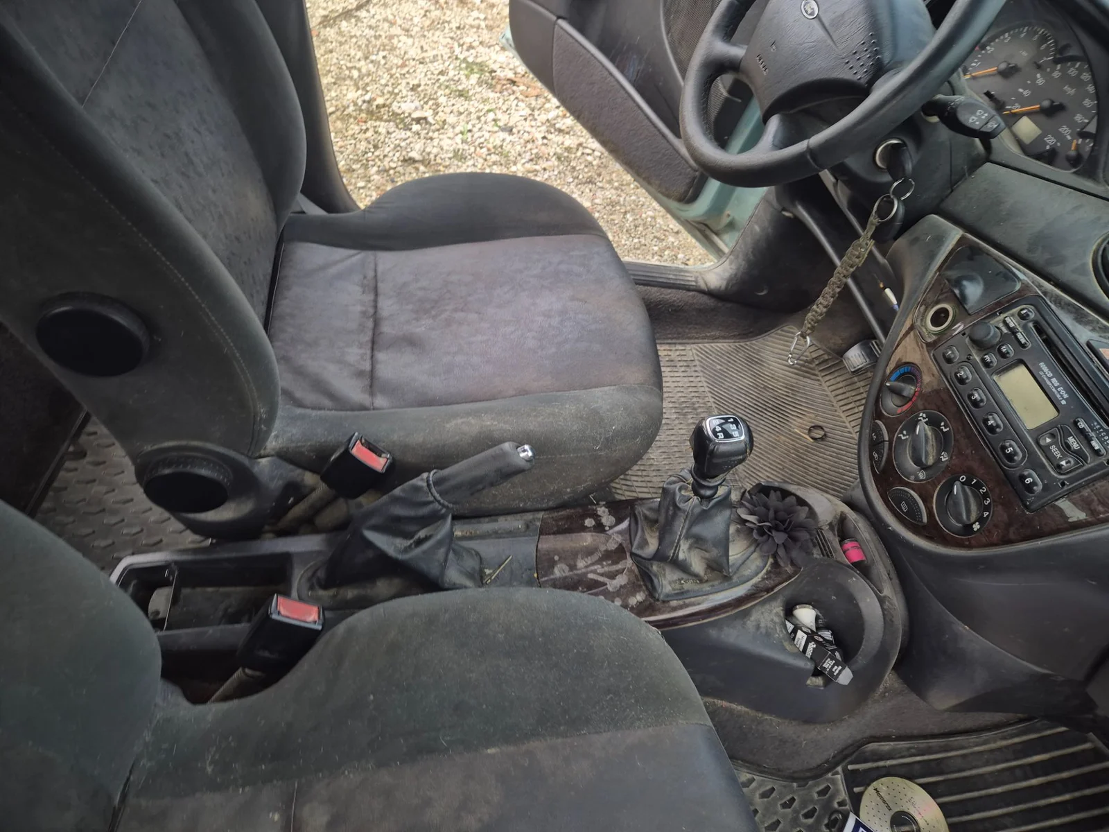 Foto de PALANCA CAMBIO FORD FOCUS FAMILIAR (CAK) 1.8 TDDI Turbodiesel CAT (90 CV / 66 KW)