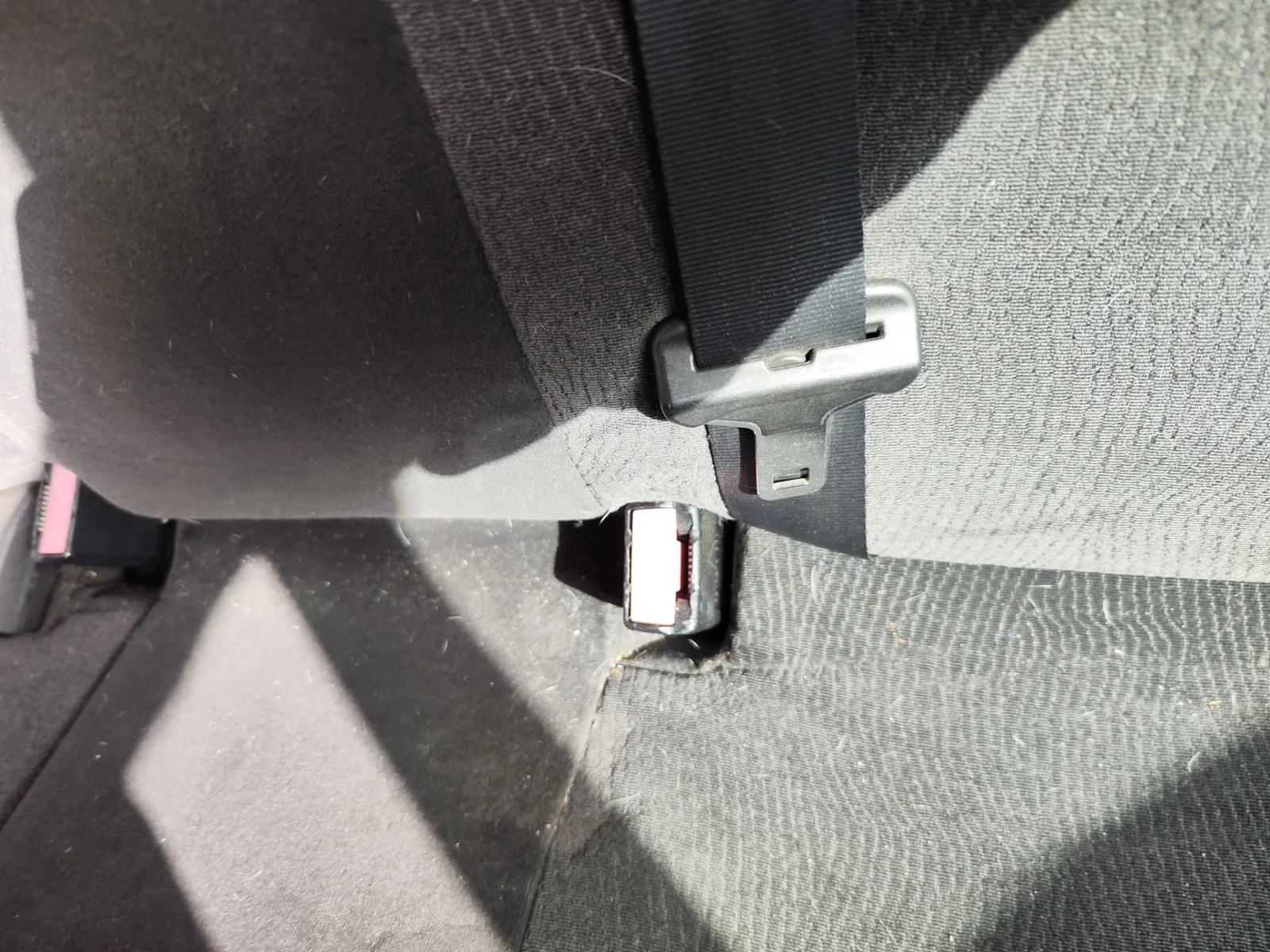Foto de ENGANCHE CINTURON TRASERO IZQUIERDO CITROEN C4 BERLINA 1.6 16V HDi (90 CV / 66 KW)