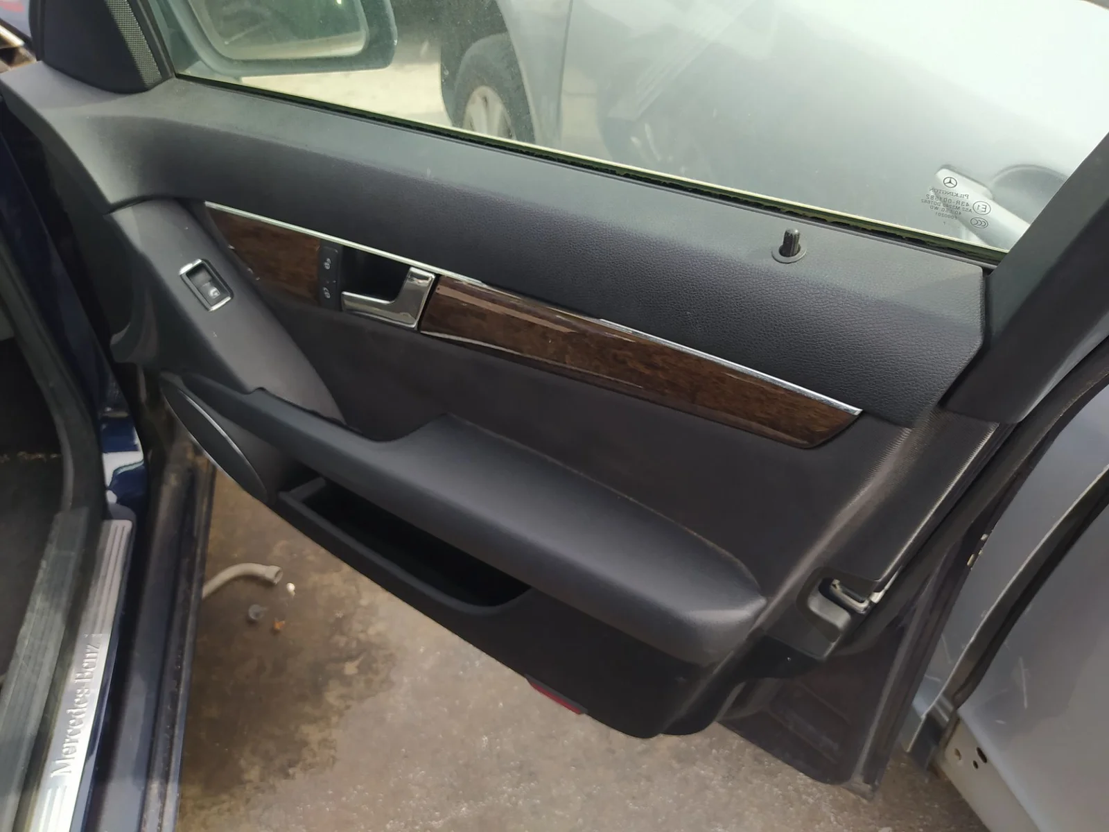 Foto de RETENEDOR PUERTA MERCEDES-BENZ CLASE C (BM 204) BERLINA 2.2 CDI CAT (170 CV / 125 KW)