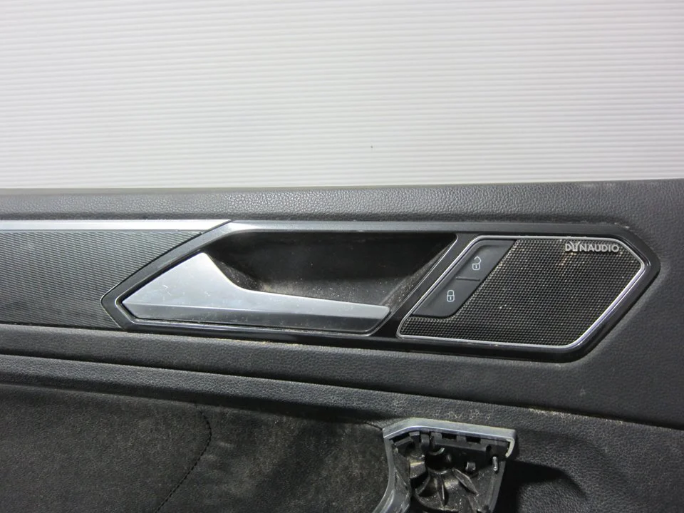 Foto de MANETA INTERIOR DELANTERA IZQUIERDA VOLKSWAGEN TIGUAN (AD1) 2.0 TDI DPF (239 CV / 176 KW) referencia 5N2837113