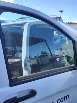 Foto de LUNA DELANTERA DERECHA MERCEDES-BENZ VITO FURGÓN (447) 1.6 CDI CAT (114 CV / 84 KW) referencia A4477250210