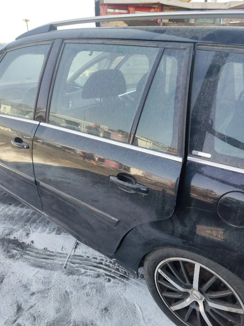 Foto de PUERTA TRASERA IZQUIERDA CITROEN GRAND C4 PICASSO 1.6 16V HDi FAP (109 CV / 80 KW) referencia 9006K4