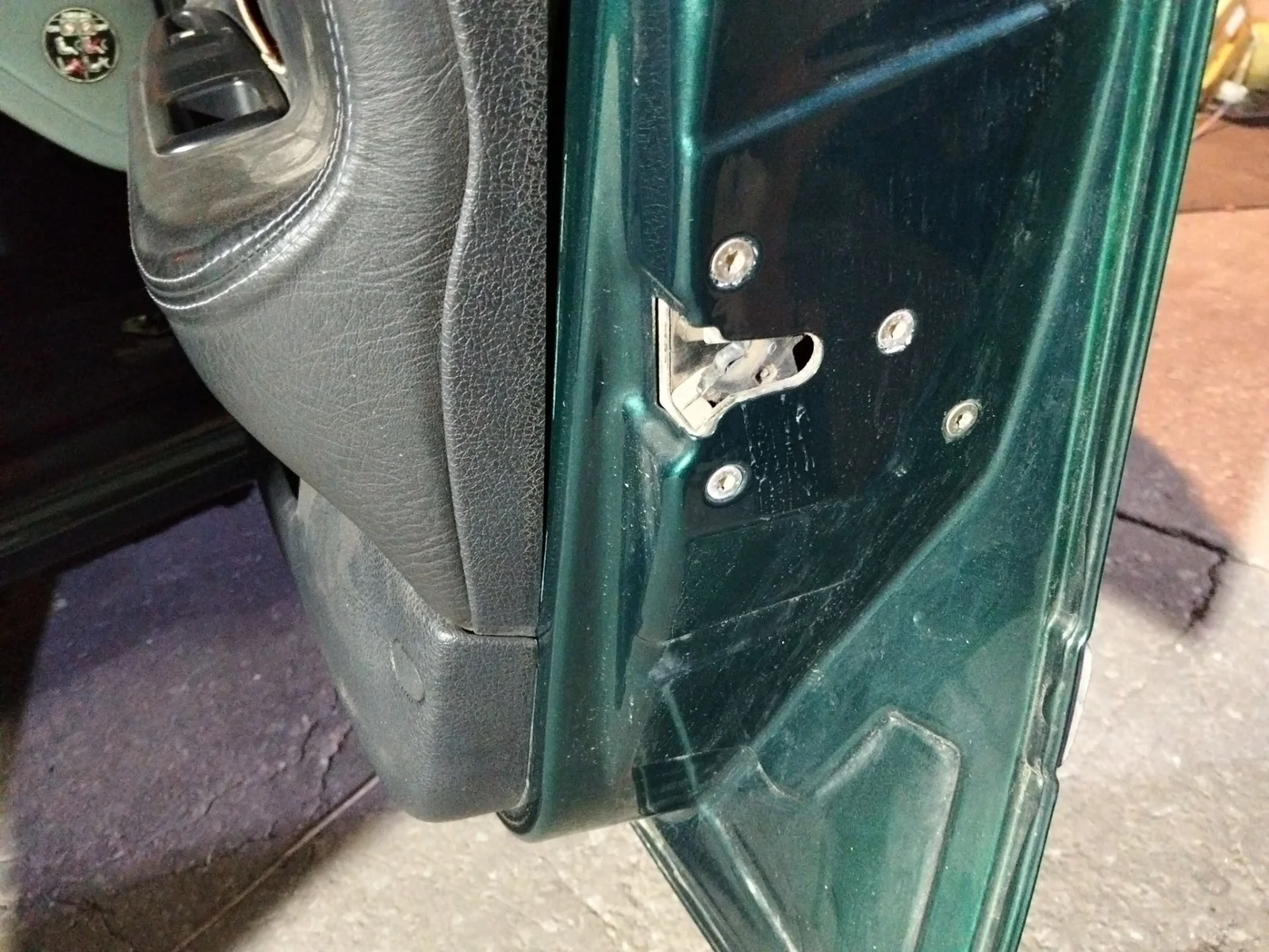 Foto de CERRADURA PUERTA DELANTERA DERECHA PEUGEOT 406 BERLINA (S1/S2) 2.0 HDi CAT (90 CV / 66 KW) referencia 9136J6