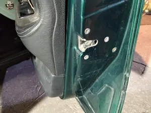 Foto de CERRADURA PUERTA DELANTERA DERECHA PEUGEOT 406 BERLINA (S1/S2) 2.0 HDi CAT (90 CV / 66 KW) referencia 9136J6