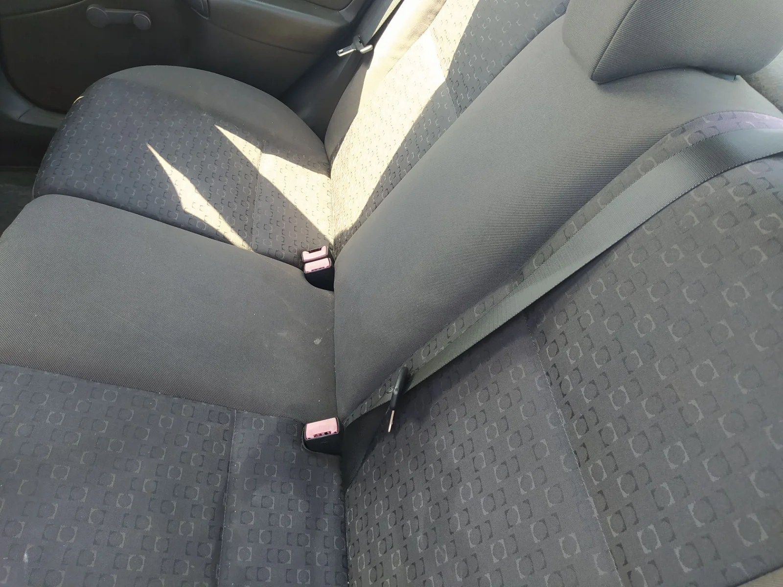 Foto de ENGANCHE CINTURON TRASERO CENTRAL FORD FOCUS BERLINA (CAK) 1.8 TDCi CAT (101 CV / 74 KW)