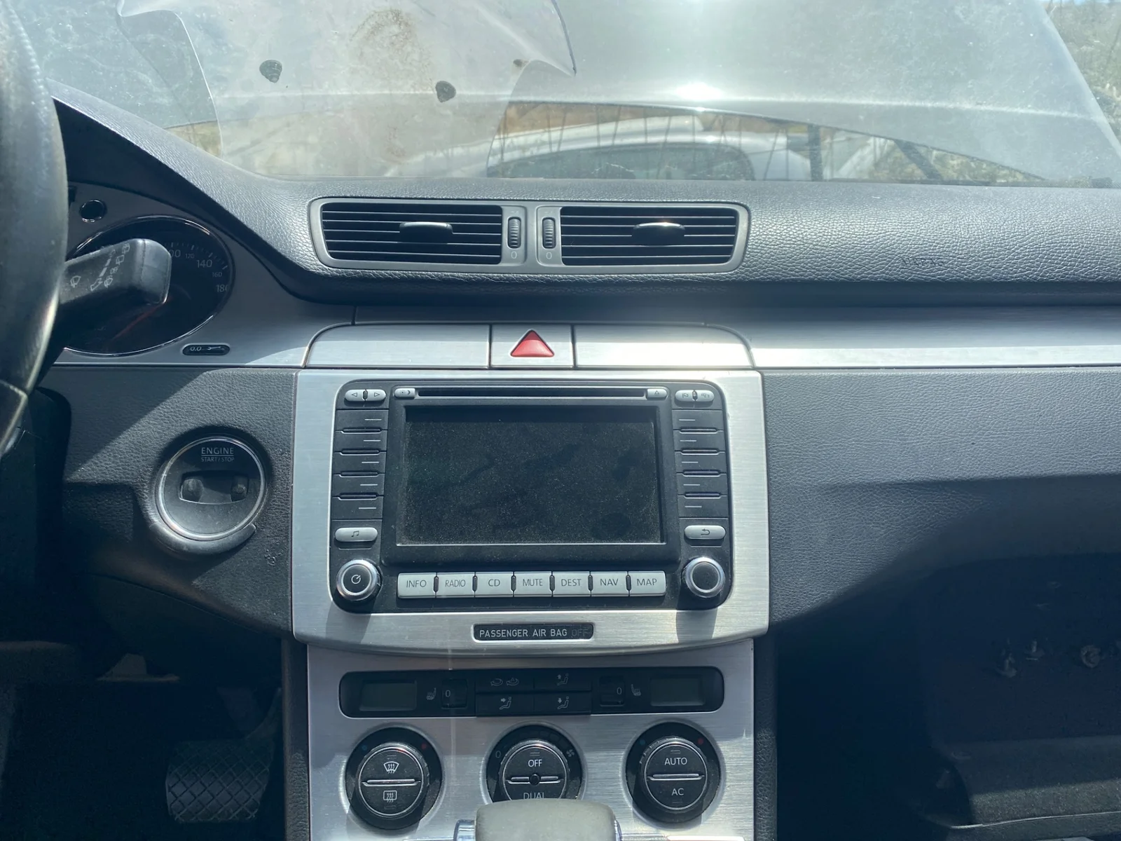 Foto de SISTEMA AUDIO / RADIO CD VOLKSWAGEN PASSAT VARIANT (3C5) 2.0 TDI DPF (170 CV / 125 KW)