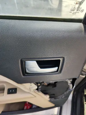 Foto de MANETA INTERIOR TRASERA IZQUIERDA FORD MONDEO BERLINA (GE) 2.0 TDCi CAT (131 CV / 96 KW) referencia 1352107
