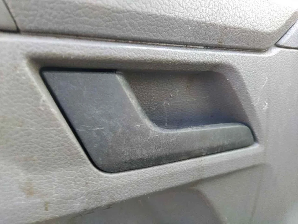 Foto de MANETA INTERIOR DELANTERA IZQUIERDA VOLKSWAGEN T6.1 TRANSPORTER CARAVELLE (SH) 2.0 TDI (110 CV / 81 KW)