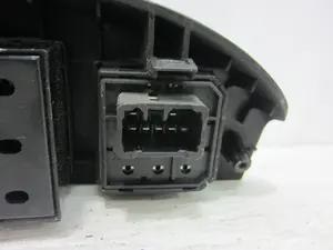 Foto de MANDO ELEVALUNAS DELANTERO IZQUIERDO FORD MONDEO BERLINA (GE) 2.5 V6 24V CAT (170 CV / 125 KW) referencia 4554901110 foto 2