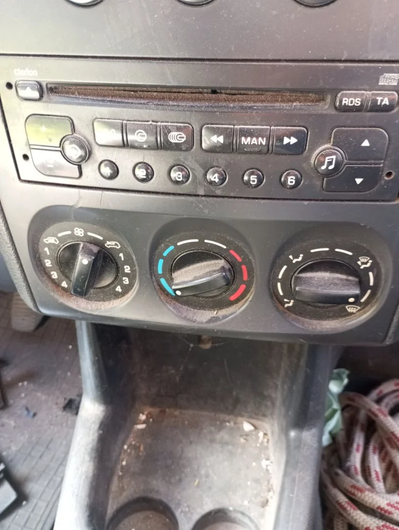 Foto de MANDO CALEFACCION / AIRE ACONDICIONADO CITROEN BERLINGO 1.9 Diesel (69 CV / 51 KW)