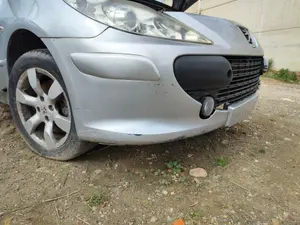 Foto de PARAGOLPES DELANTERO PEUGEOT 307 BREAK/ SW (S2) 2.0 16V HDi FAP CAT (RHR / DW10BTED4) (136 CV / 100 KW) foto 2