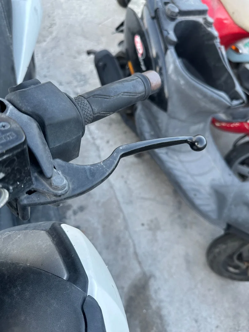 Foto de MANETA IZQUIERDA YAMAHA X-MAX 300 292 cm3 - 20.6 kW (0 CV / 0 KW)