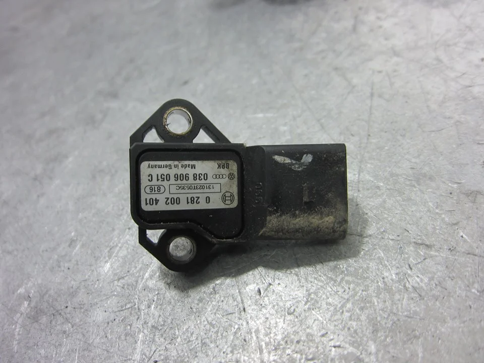 Foto de SENSOR PRESION PORSCHE CAYENNE (TIPO 92A) referencia 038906051C