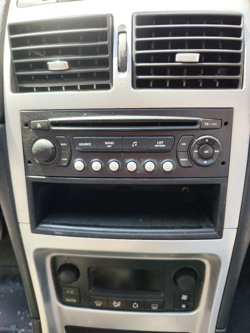 Foto de SISTEMA AUDIO / RADIO CD PEUGEOT 307 BERLINA (S2) 1.4 16V CAT (KFU / ET3J4) (88 CV / 65 KW)