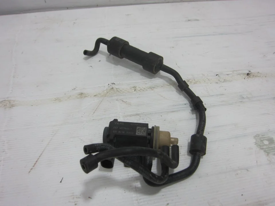 Foto de VALVULA AIRE ADICIONAL VOLKSWAGEN GOLF VII BERLINA (BQ1/BE2) 1.6 TDI (116 CV / 85 KW) referencia 1K0906627B