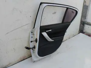 Foto de PUERTA TRASERA DERECHA BMW SERIE 1 BERLINA 5P (F20) 2.0 Turbodiesel (116 CV / 85 KW) foto 7