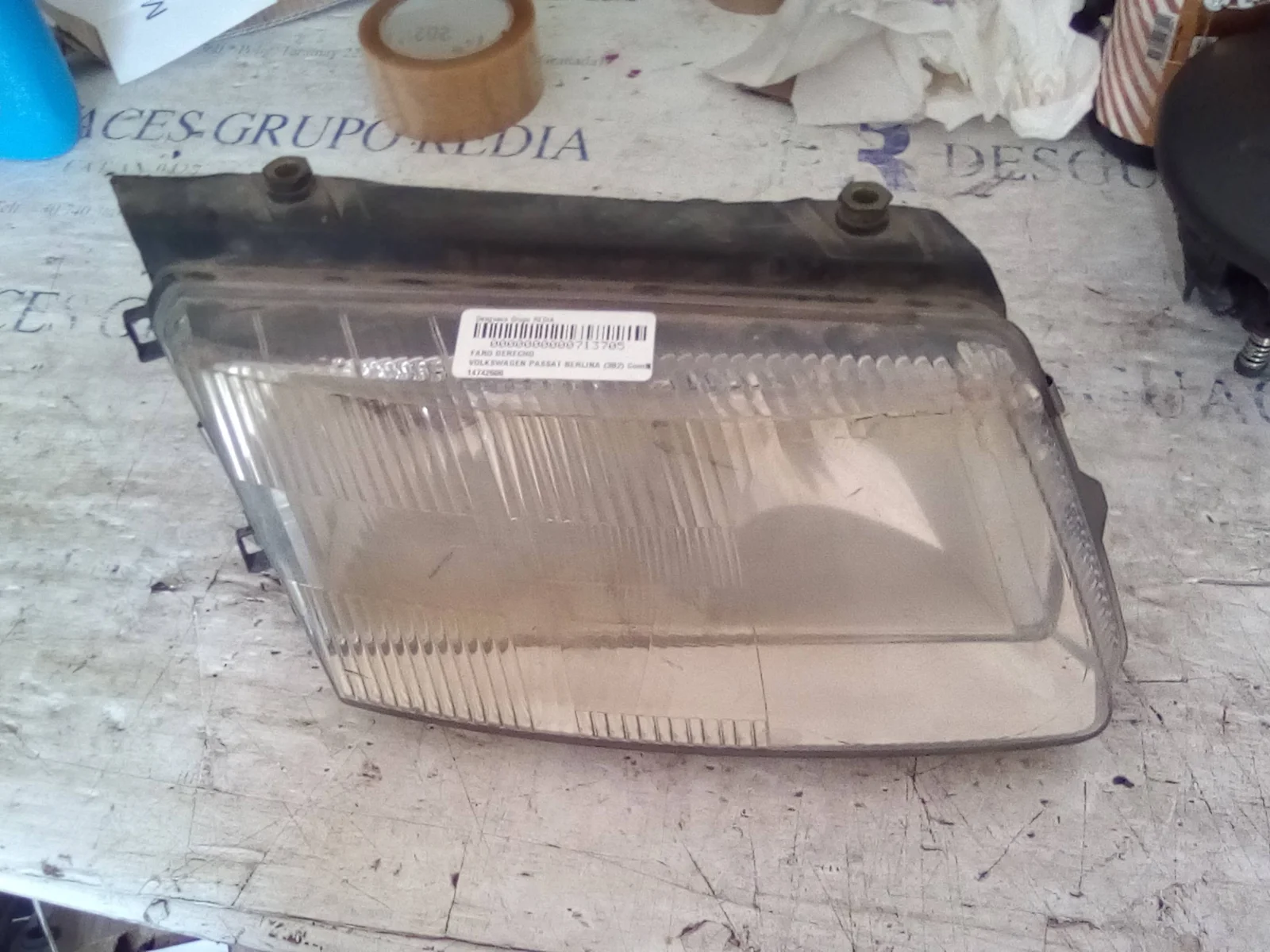 Foto de FARO DERECHO VOLKSWAGEN PASSAT BERLINA (3B2) 1.9 TDI (110 CV / 81 KW) referencia 14742600