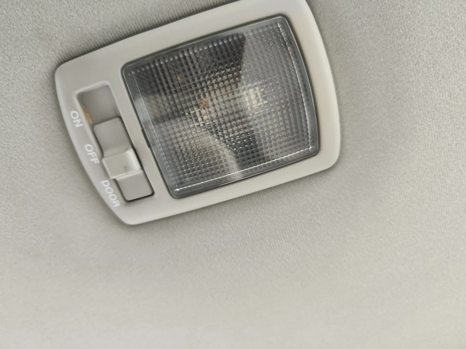 Foto de LUZ INTERIOR KIA CERATO (LD) 1.5 CRDi (102 CV / 75 KW)