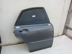 Foto de PUERTA TRASERA DERECHA VOLVO S40 BERLINA 2.5 20V Turbo CAT (220 CV / 162 KW) foto 9