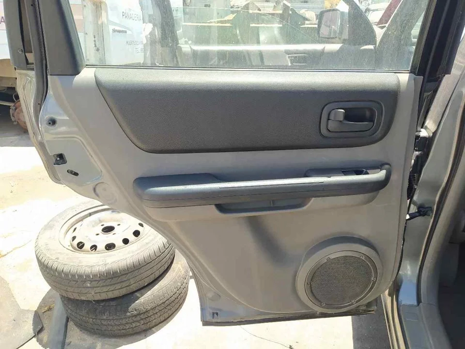 Foto de GUARNECIDO PUERTA TRASERA IZQUIERDA NISSAN X-TRAIL (T30) 2.2 16V Turbodiesel CAT (114 CV / 84 KW) referencia 821538H330