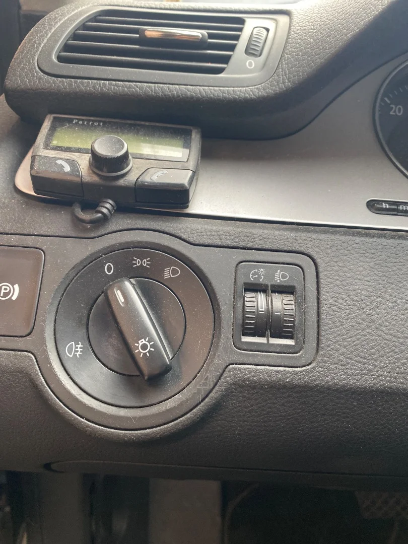 Foto de MANDO LUCES VOLKSWAGEN PASSAT BERLINA (3C2) 2.0 TDI (140 CV / 103 KW) referencia 3C9953513AGFKZ