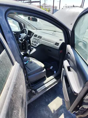 Foto de GOMAS CONTORNO PUERTA FORD FOCUS C-MAX (CAP)(2003) 1.6 TDCi CAT (90 CV / 66 KW)